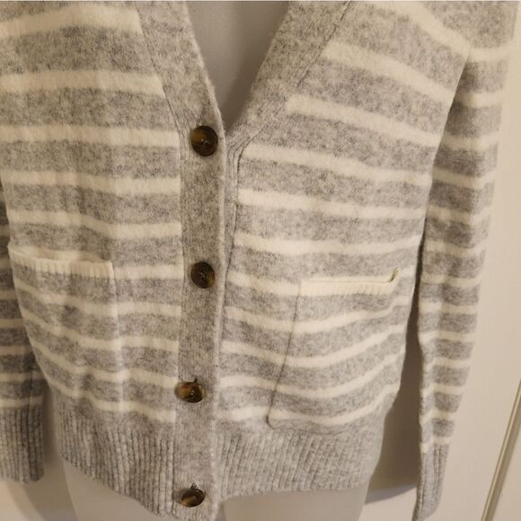 J crew striped V-neck cardigan sweater  extra soft  yarn Size XS - Picture 5 of 7